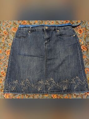 Westport Blue Denim Size 10 A-Line Skirt with Floral Cutout Embroidery